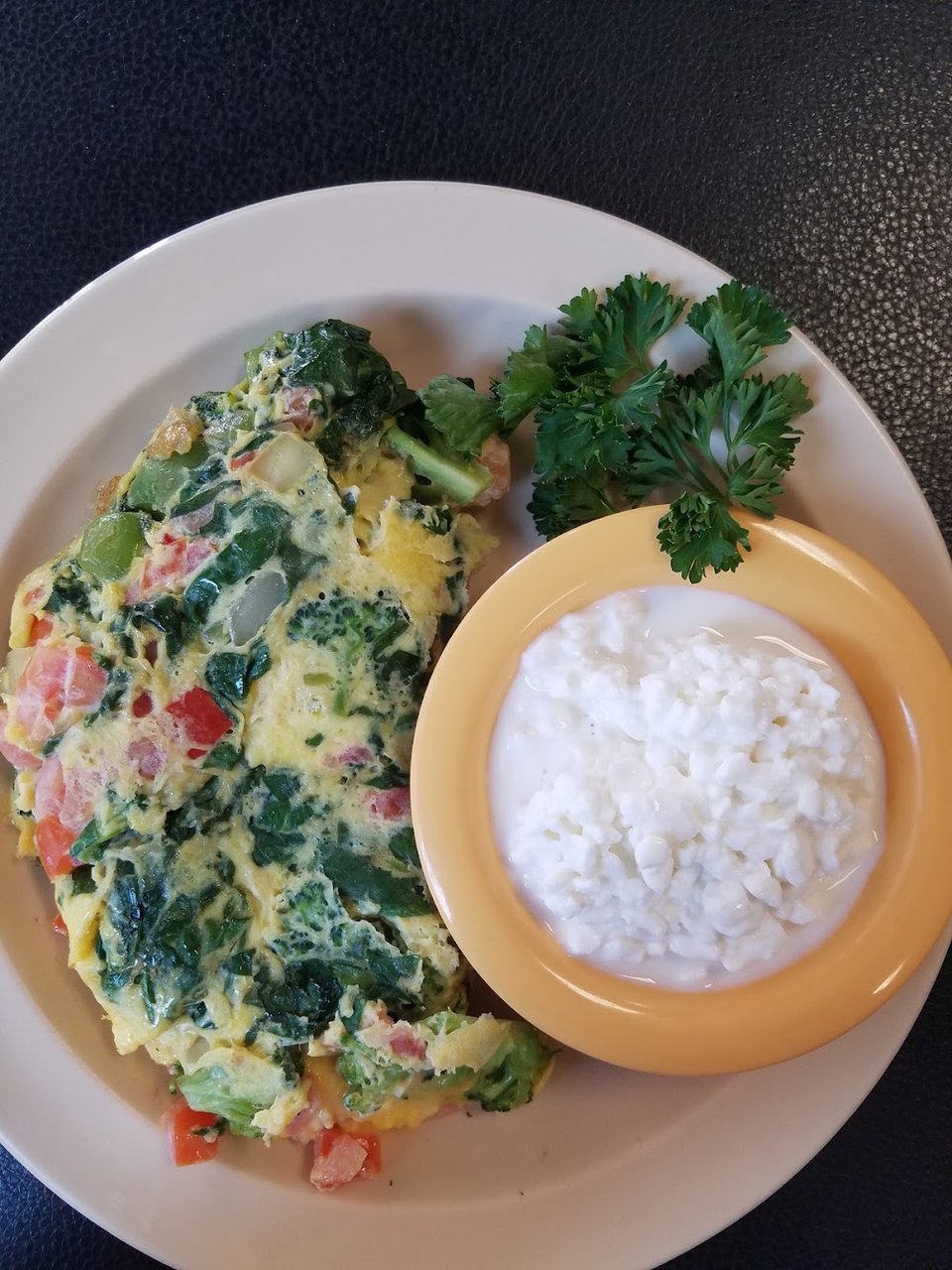 Veggie Omelet with Cottage Cheese
